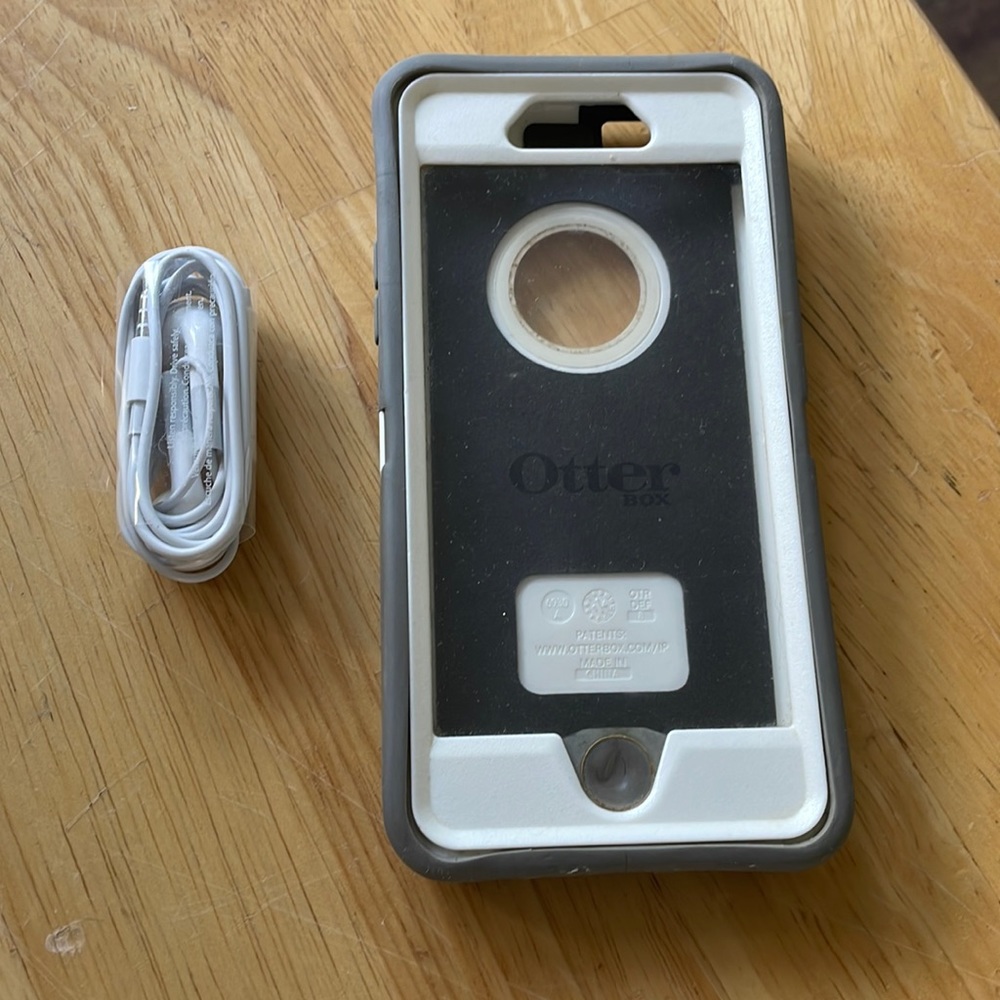 iPhone 4 Otter Box case and Apple iPhone 4 Headphones